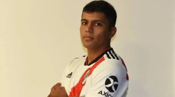 Robert Rojas, que pertence ao River Plate-ARG, foi alvo do clube carioca na última janela, mas falta de acordo impediu o acerto