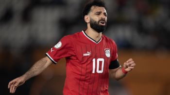 Egípcio voltará a Liverpool para tratar lesão, mas pode retornar à Copa Africana de Nações