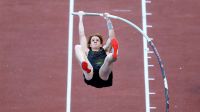 Campeão mundial do salto com vara em 2015 morre aos 29 anos