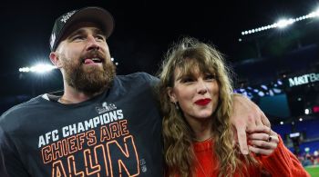 Namorado da cantora e estrela da NFL (liga de futebol americano) passará o final de semana da premiação se dedicando aos treinos o Super Bowl