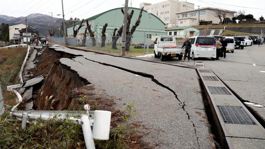 Pessoas evacuadas após o terremoto na cidade de Wajima, província de Ishikawa, em 1º de janeiro de 2024