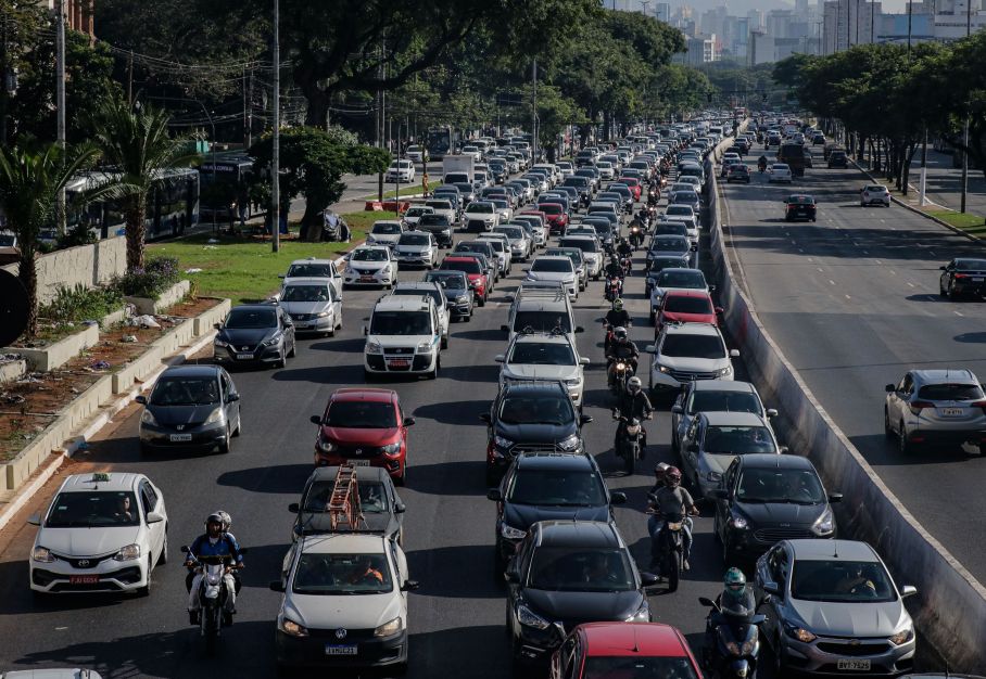 Saiba quais s\u00e3o os novos itens de seguran\u00e7a obrigat\u00f3rios em carros 0 km ...