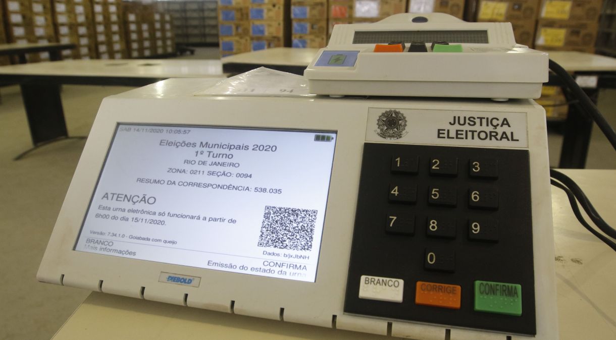 Rio de Janeiro - Distribuição das urnas eletrônicas do TRE para os locais de votação nas eleições municipais de 2020, no pólo eleitoral Jardim Botânico. (Fernando Frazão/Agência Brasil)