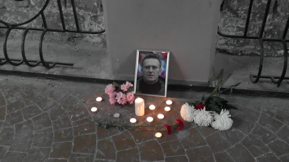 Moradores de Moscou reagem à morte de Navalny