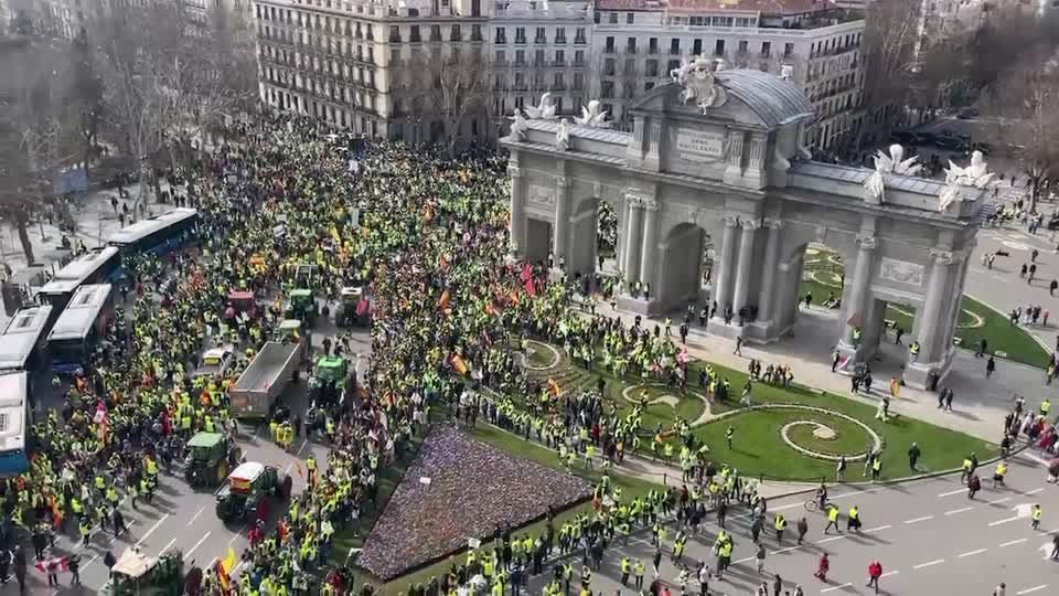 Agricultores bloqueiam trânsito de Madri em protesto