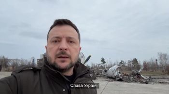 Presidente ucraniano gravou vídeo no campo de aviação de Hostomel, local que sofreu ataque das tropas russas no início do conflito