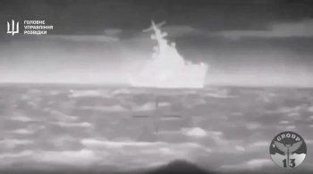 O Ivanovets, navio russo de guerra, sofreu vários golpes no casco