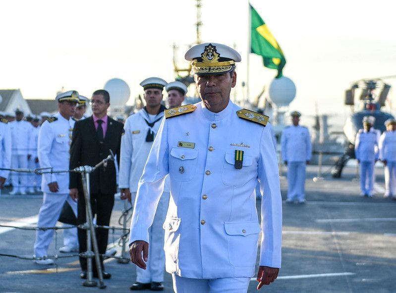 Comandante da Marinha, Olsen também disse que o Brasil "certamente" vai precisar de mais de um submarino nuclear