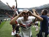 Após título da Supercopa, Calleri crava: "São Paulo é o maior do Brasil"