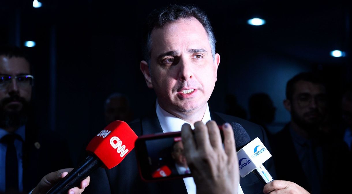 Presidente do Senado Federal, senador Rodrigo Pacheco (PSD-MG), concede entrevista