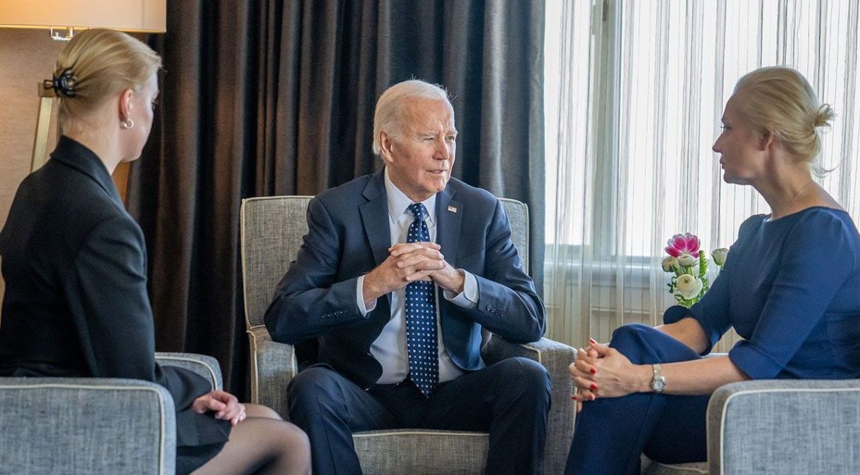 Presidente Joe Biden em reunião com a esposa e a filha de Alexei Navalny, Yulia e Dasha Navalnaya, em São Francisco, Califórnia