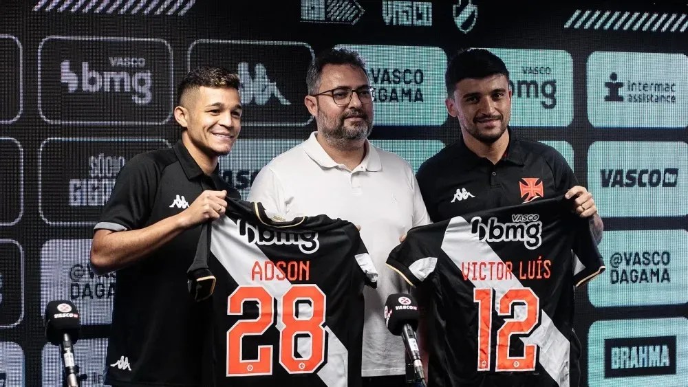 Adson e Victor Luis foram apresentados pelo Vasco, em São Januário