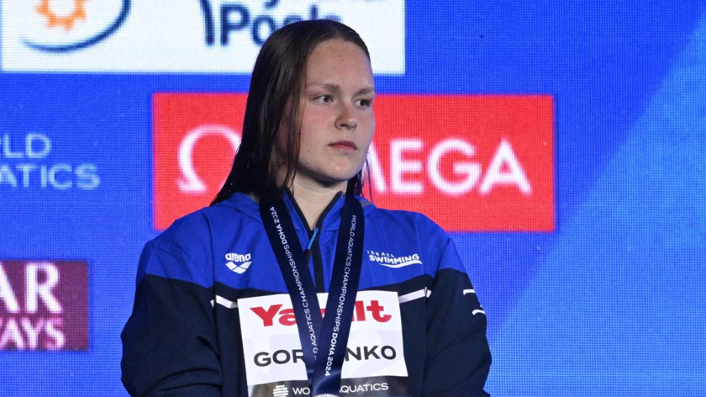 Anastasia Gorbenko conquistou a medalha de prata no Campeonato Mundial de Esportes Aquáticos no domingo (18)