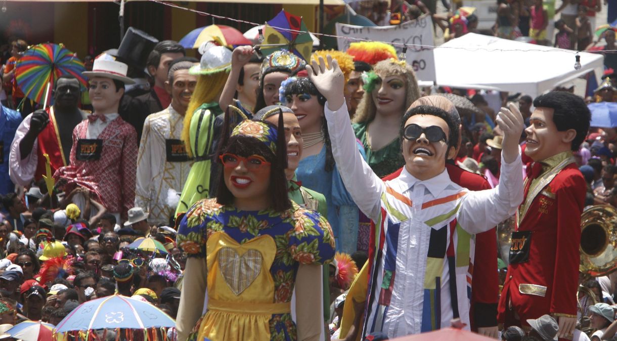 Tradicional desfile de bonecos gigantes de Olinda durante o Carnaval de 2011