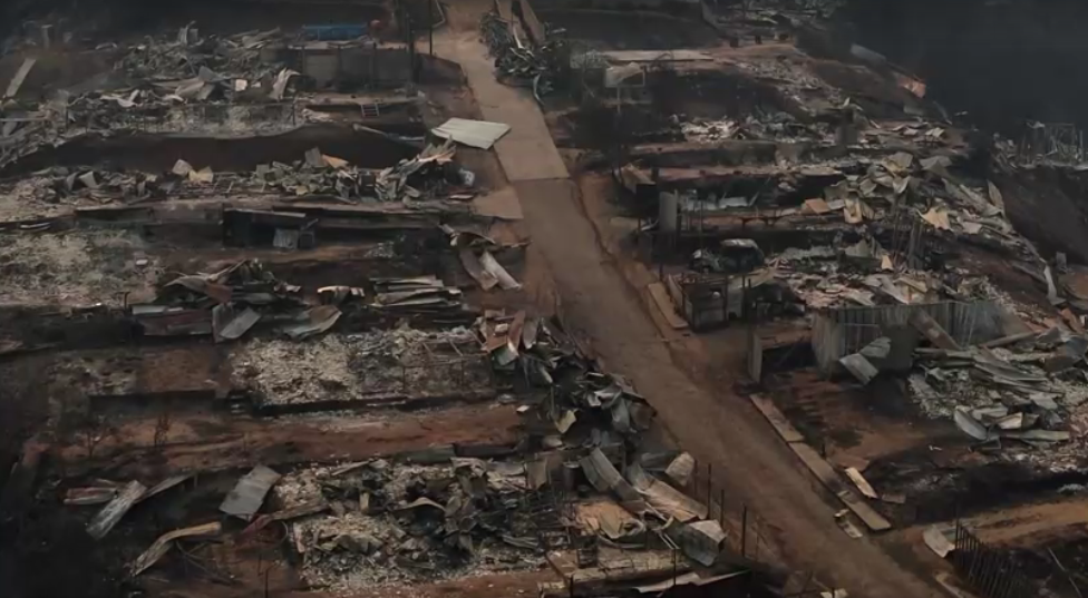 Vista aérea da região de Viña del Mar, no Chile, mostra a destruição causada pelos incêndios florestais