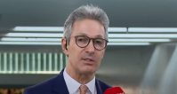 Zema diz à CNN que criança deve estudar para decidir se quer ou não ser vacinada