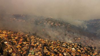 Desastre deixou pelo menos 64 pessoas mortas e queimou dezenas de milhares de hectares de terra no centro e no sul do país