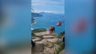 Vídeo: helicóptero do Corpo de Bombeiros faz resgate em ponto turístico do Rio