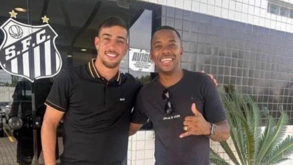 Pedrinho e Robinho durante churrasco no CT do Santos.