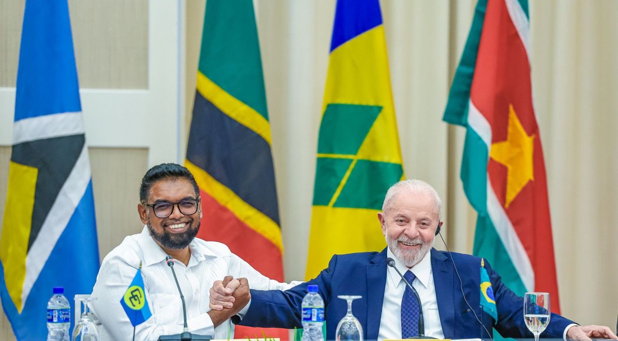 Presidente da Guiana, Mohamed Irfaan Ali, ao lado do presidente Lula em Georgetown, na Guiana