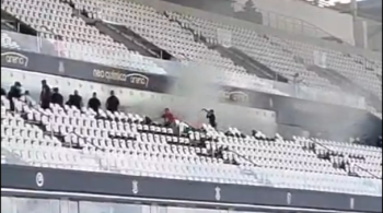 Fumaça foi vista na arquibancada da Neo Química Arena antes da partida contra a Portuguesa, no Paulistão