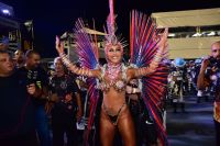 Sabrina Sato comemora 20 anos na Gaviões e brilha em desfile