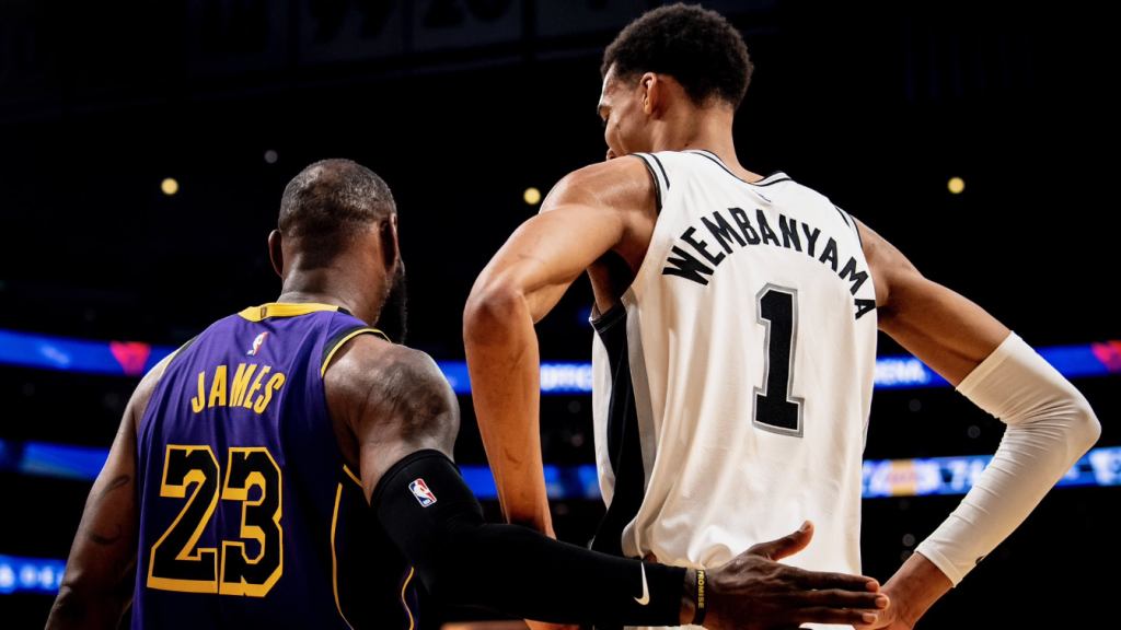 Victor Wembanyama e LeBron James chegaram a feitos importantes durante vitória dos Lakers sobre os Spurs