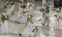 Lavagem da Sapucaí reúne fé e festa para garantir sucesso do Carnaval