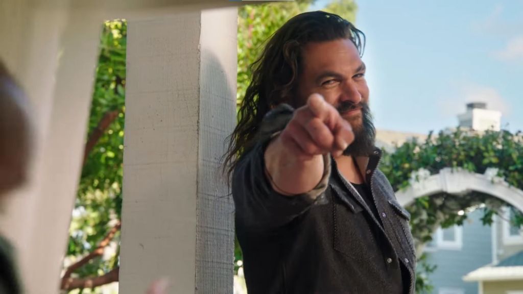 Jason Momoa em comercial para o Super Bowl de 2024