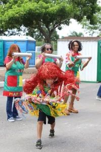 Carnaval é melhor do que celular, dizem crianças em bloquinho no DF