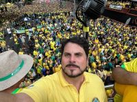 Na Paulista, Marcos Do Val é barrado ao tentar ter acesso ao trio de Bolsonaro