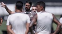 Corinthians busca segunda vitória seguida após seis meses