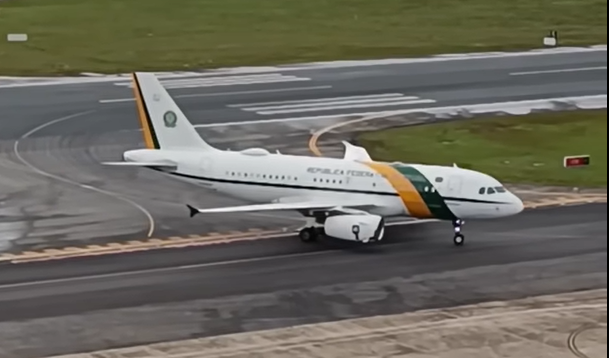 Movimentação do avião presidencial no aeroporto de Congonhas