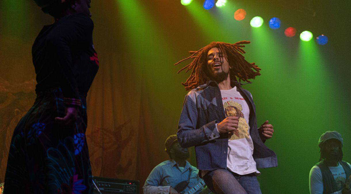 Kingsley Ben-Adir como Bob Marley em "Bob Marley: One Love", da Paramount Pictures.