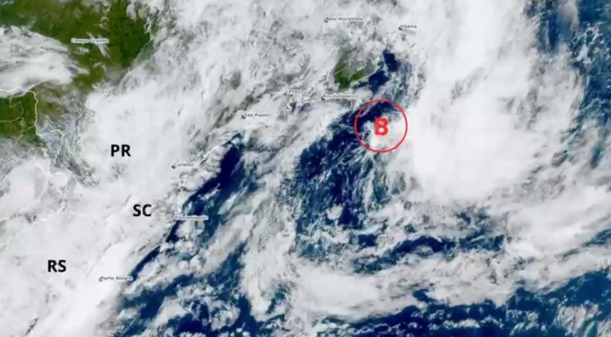 Imagem mostra possível formação de ciclone perto de Santa Catarina