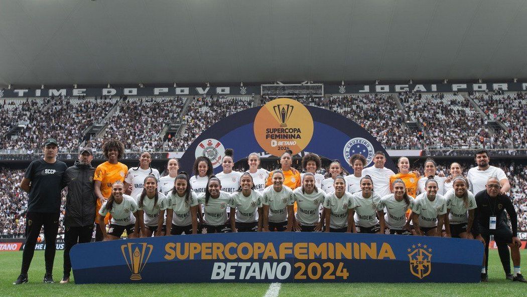 Time do Corinthians que conquistou a Supercopa Feminina neste domingo (18)