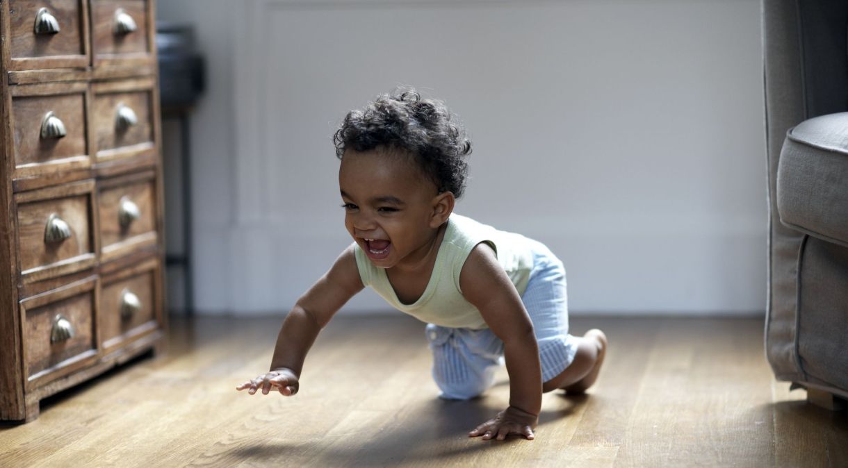 Cartilha da Sociedade Brasileira de Pediatria auxilia a reconhecer sinais de atraso no desenvolvimento do bebê