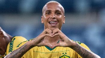 Apresentador afirmou que a contratação do atacante ex-Palmeiras é um pedido do técnico António Oliveira