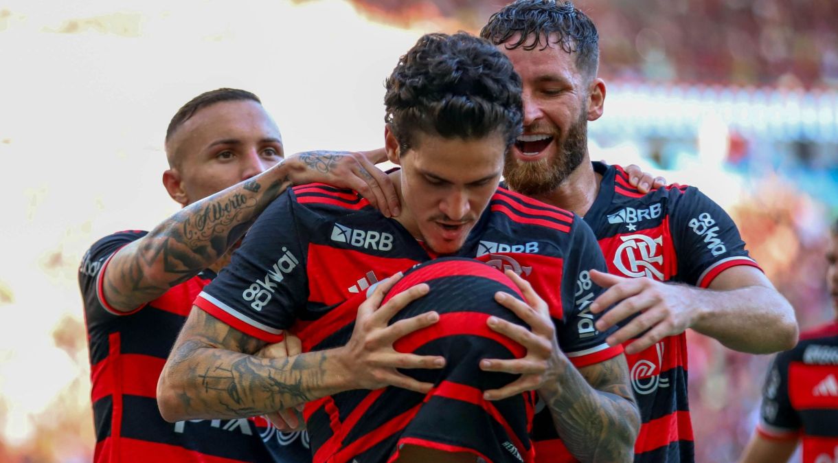 Pedro comemora o primeiro gol do Flamengo sobre o Fluminense celebrando a futura chegada de filhos gêmeos