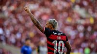 Flamengo informa punição a Gabigol após foto com camisa do Corinthians