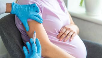 Pesquisadores descobriram, ainda, que a vacinação está relacionada a menores taxas de parto prematuro e internação em UTI neonatal