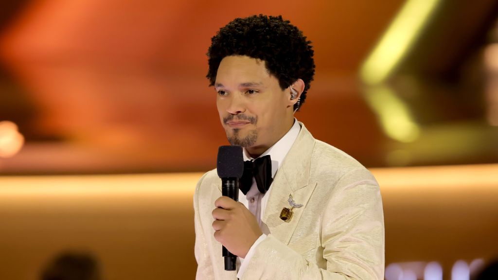 Trevor Noah apresentou 66ª edição do Grammy Awards