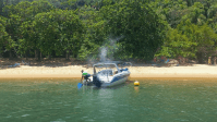 Família é resgatada após princípio de incêndio em lancha no litoral de SP