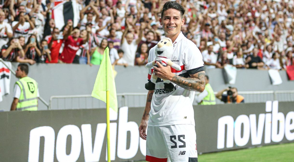 James Rodríguez comemora o gol que marcou em sua volta ao time do São Paulo