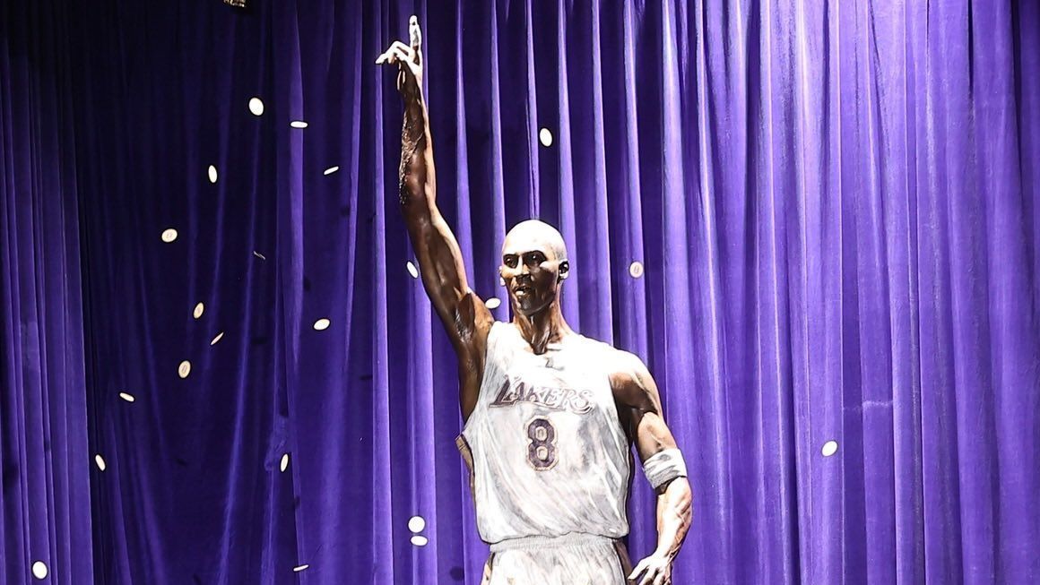 Estátua de Kobe Bryant foi revelada nesta quinta (8)