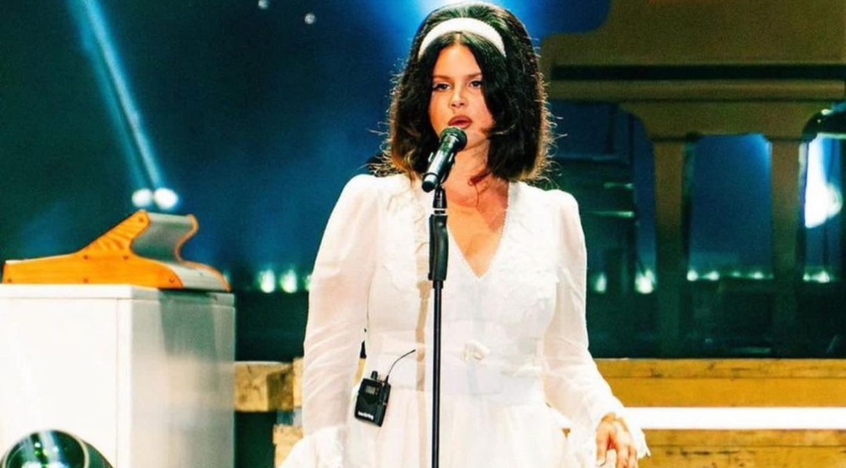 Lana Del Rey durante show em Chicago, em agosto de 2023