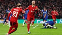 Com gol na prorrogação, Liverpool vence Chelsea e é campeão da Copa da Liga