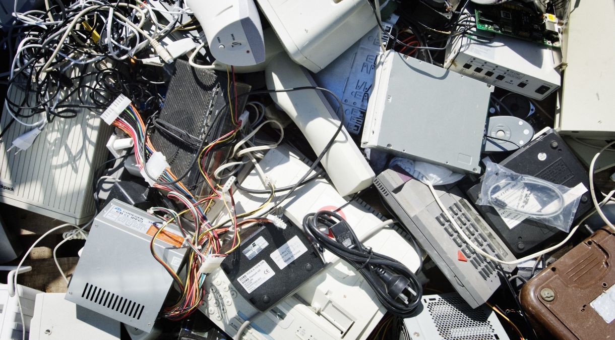 Algumas instituições disponibilizam pontos de coleta para o descarte de lixos eletrônicos