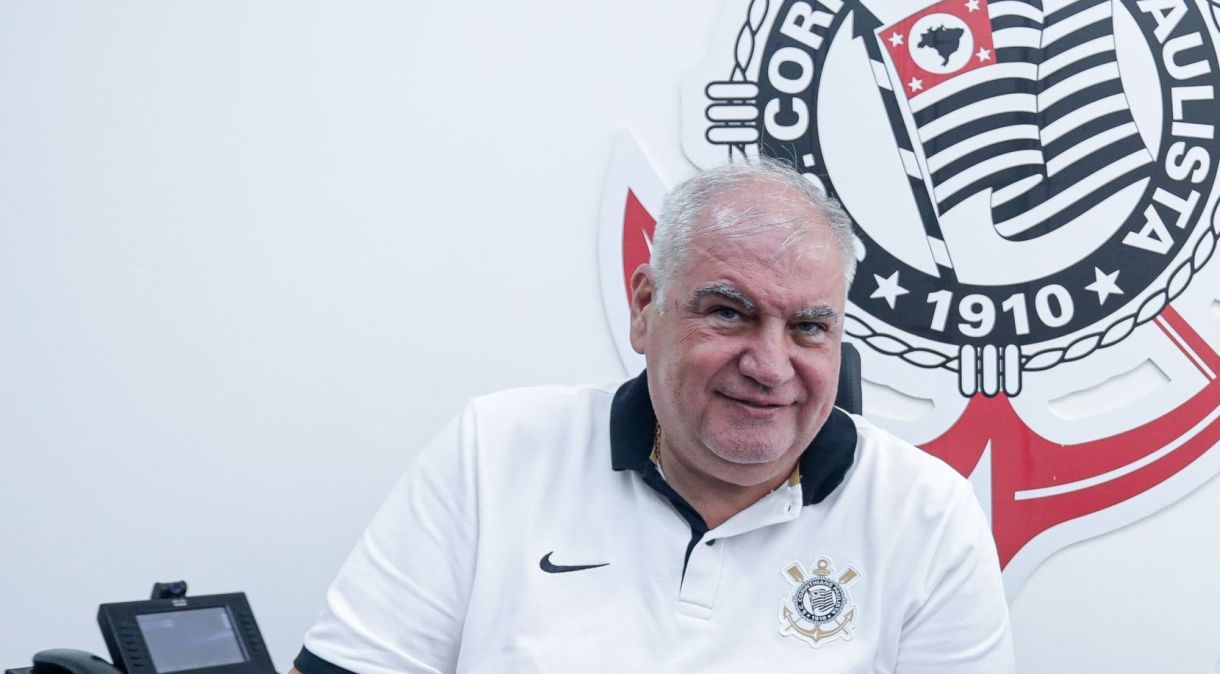 Rubens Gomes, diretor de futebol do Corinthians, e Matheus França, novo reforço do Timão