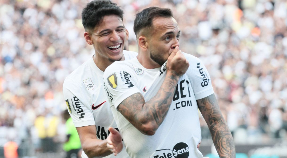 Maycon comemora o primeiro gol do Corinthians sobre a Portuguesa